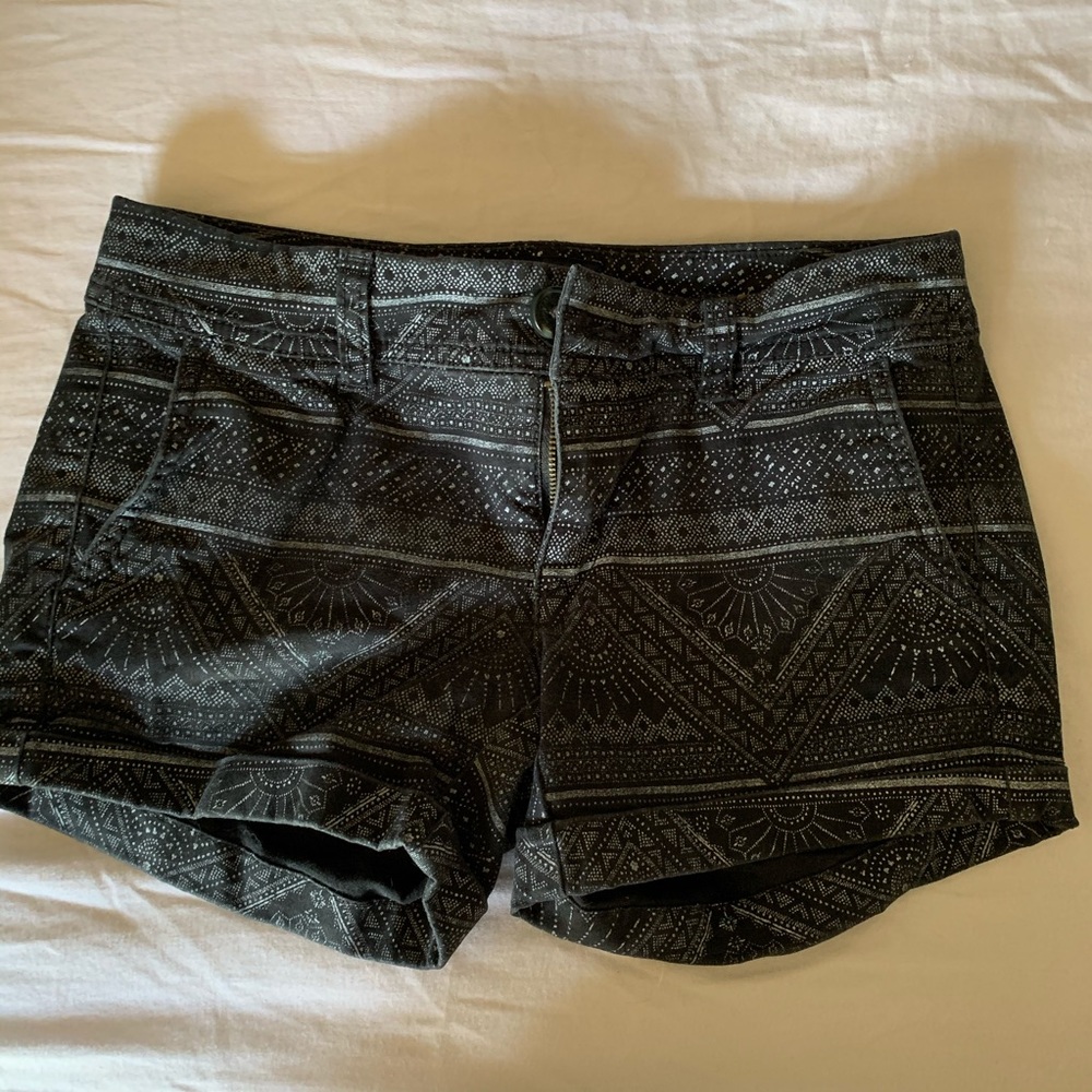 American Eagle black pattern shorts